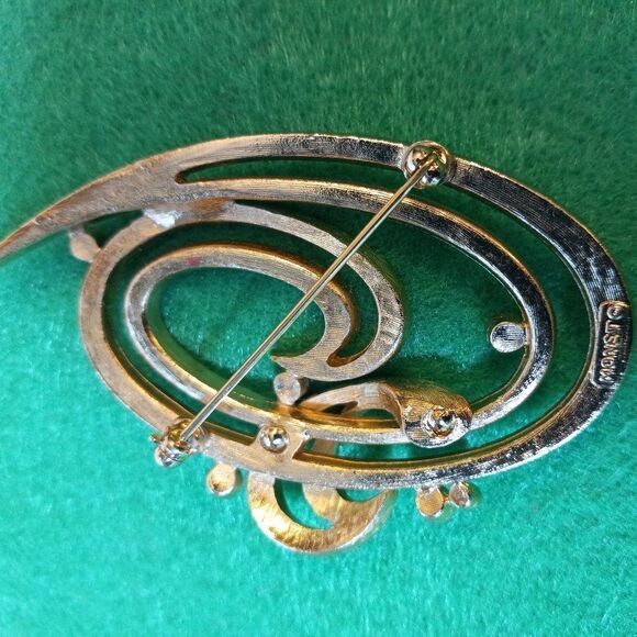 Vintage Monet Double Swirling Brooch - Picture 2 of 5